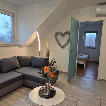 Tuenderkert Tuenderfeszek Vendeghaz * Szodliget