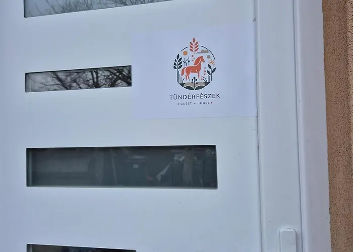 Tuenderkert Tuenderfeszek Vendeghaz *